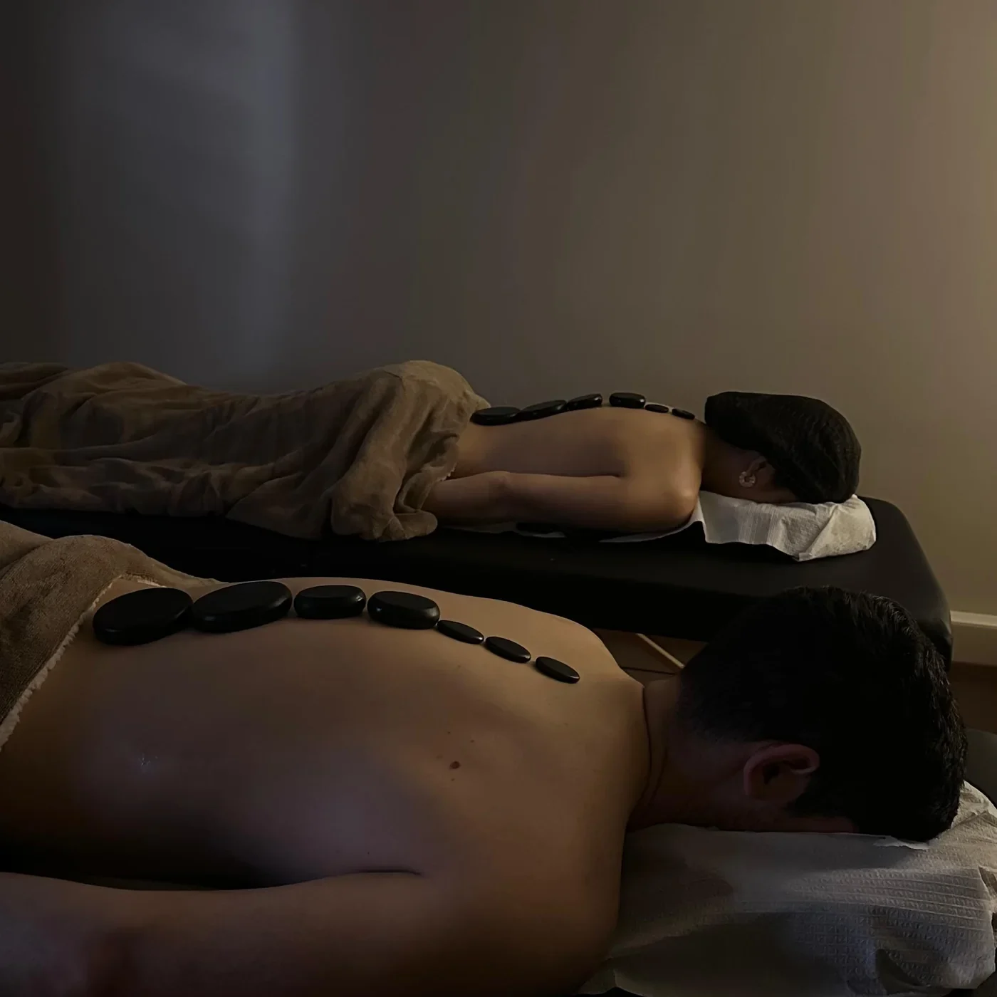 Masaje Relajante con Piedras Calientes - En parejas
