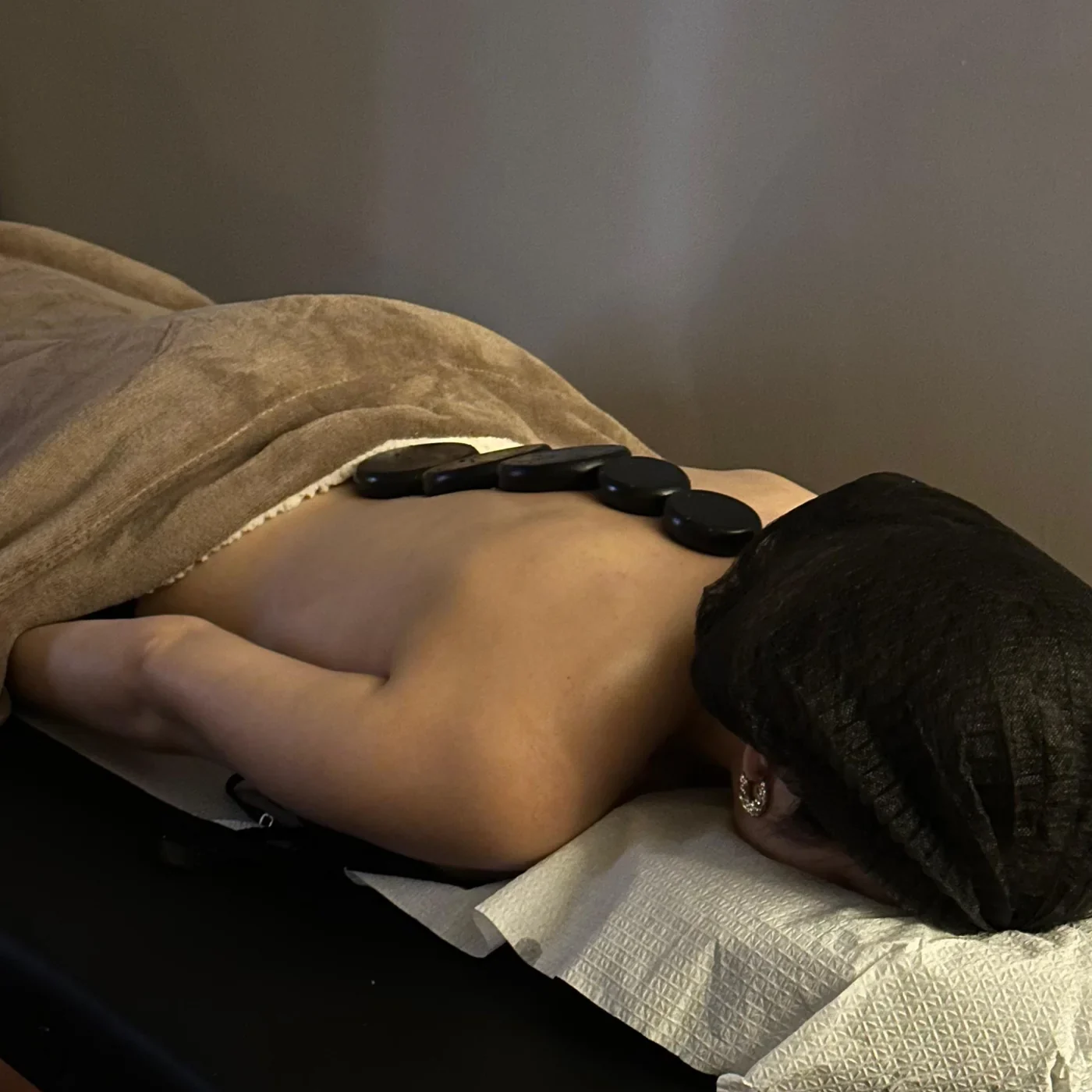 Masaje Relajante con Piedras Calientes - Individual